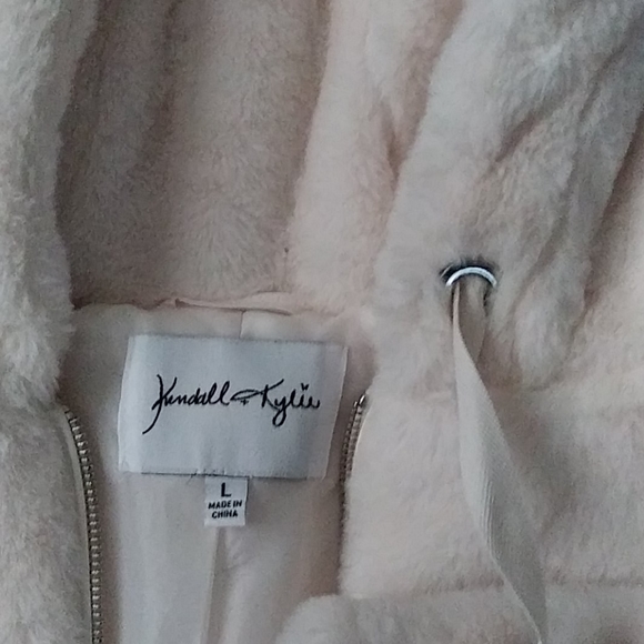 4️⃣0️⃣📥(FINAL PRICE)Kendall & Kylie faux fur jacket - Picture 2 of 4